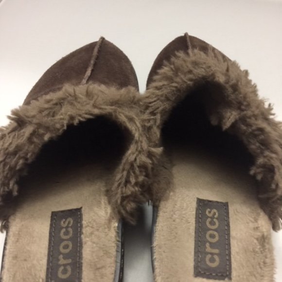 Croc's Suede Women's Clogs Size 7 Like New Dark Brown - Picture 3 of 4